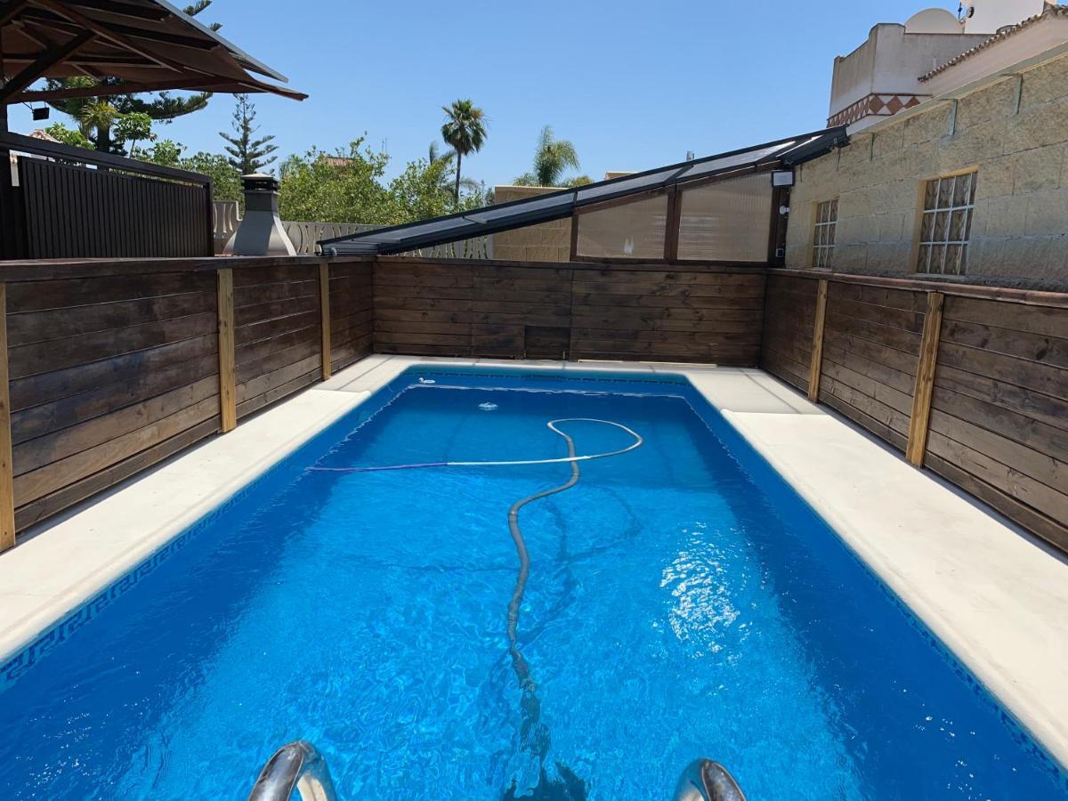 Wood House Close Holiday home *